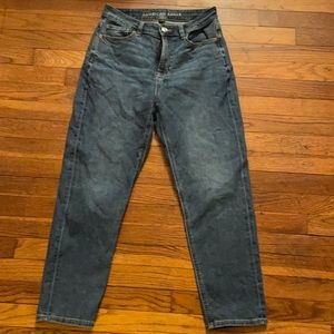 Size 4-short AE mom stretch fit jeans medium wash. High rise
